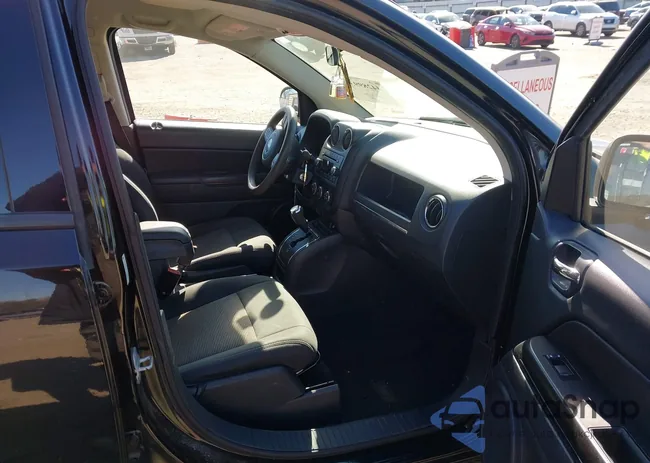 1C4NJCBA1CD694883: 44289932