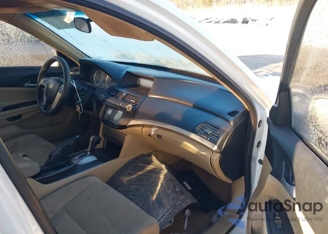 1HGCP2F40CA185570: 44289957