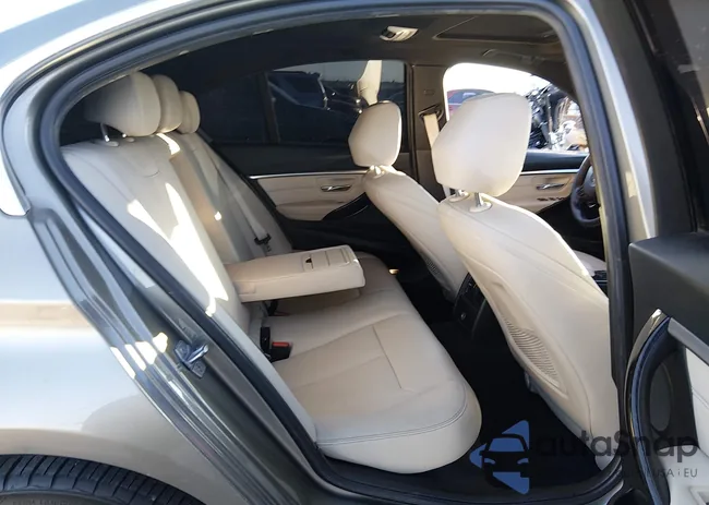 WBA8B9G55HNU50015: 44291527