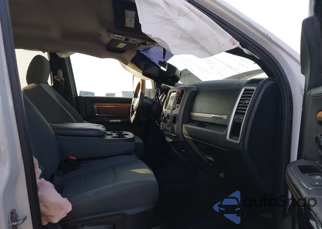 3C6UR5CL7JG290008: 44291596