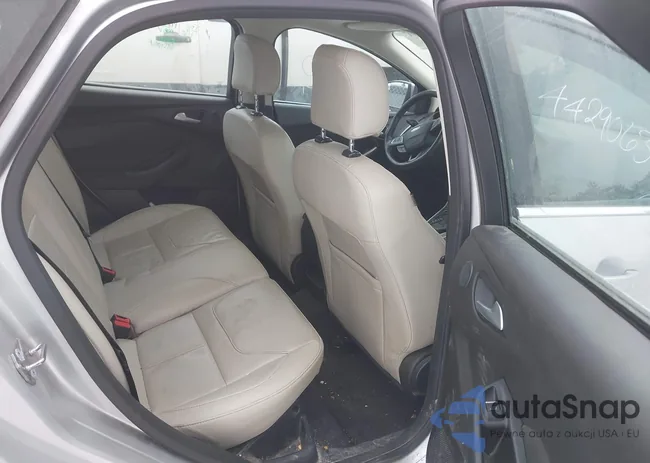 1FADP3N22HL268086: 44290631