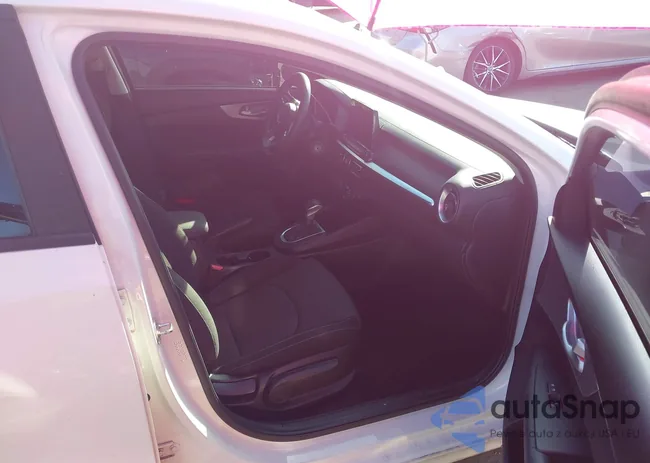 3KPF24AD4PE514187: 44290835