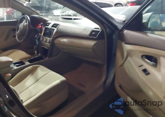 4T1BE46K69U805710: 44290857