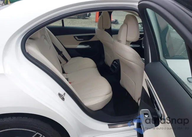 W1KLF4GB3SA153405: 44292321