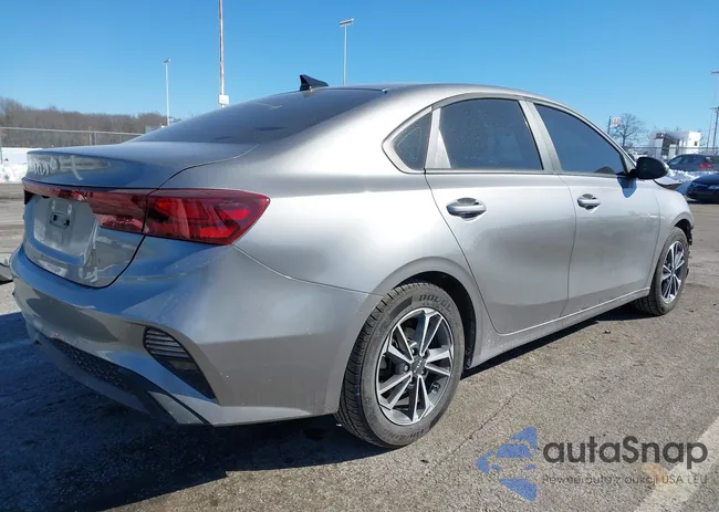 3KPF24AD7PE557826: 44293570