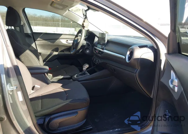 3KPF24AD7PE557826: 44293570