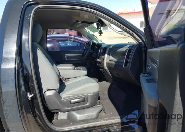 3C6JR6AT7EG303633: 44294207