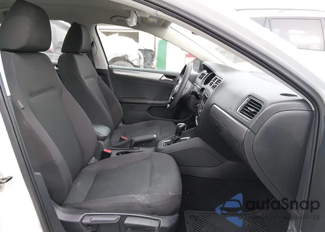 3VWD17AJ7FM352185: 44293650