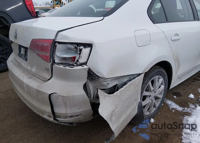 3VWD17AJ7FM352185: 44293650