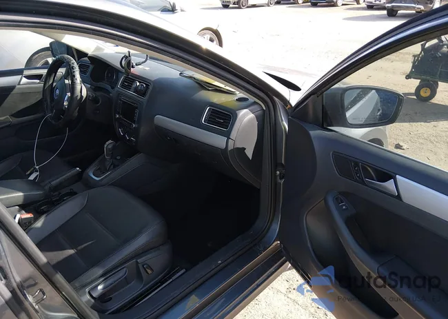 3VWD07AJ4EM386795: 44294893