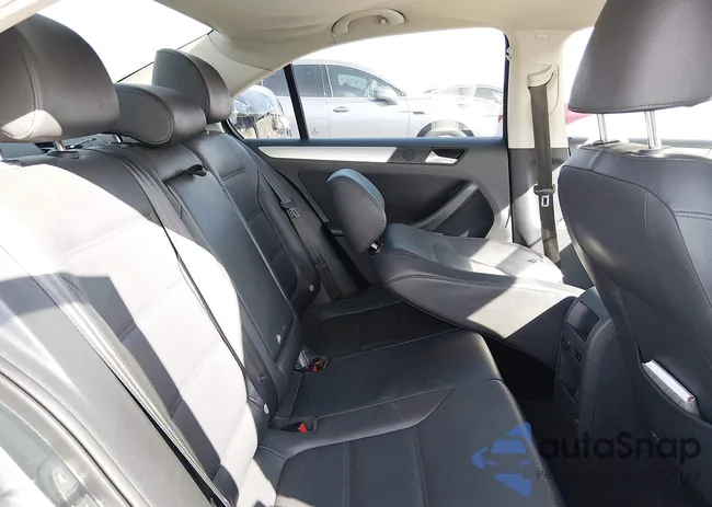 3VWD07AJ4EM386795: 44294893