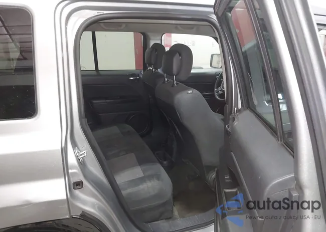 1C4NJRBB3GD757547: 44296348