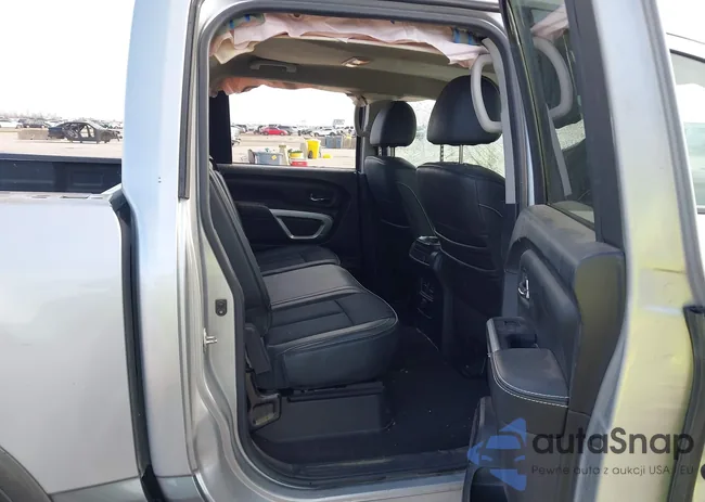 1N6AA1E53HN556956: 44296537