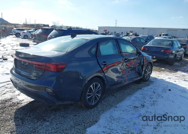 3KPF24AD8RE796076: 44296560