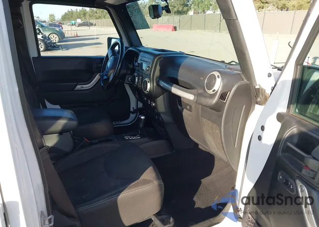 1C4BJWEGXJL935458: 44297052