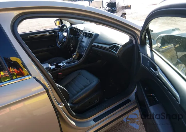 3FA6P0PU7GR196484: 44297487