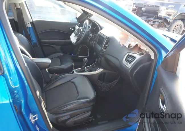 3C4NJDBB0KT596953: 44296663