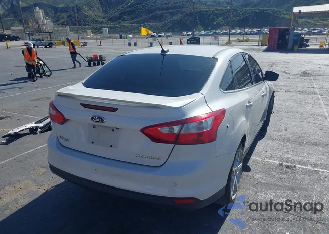 1FADP3J20DL158914: 44296992