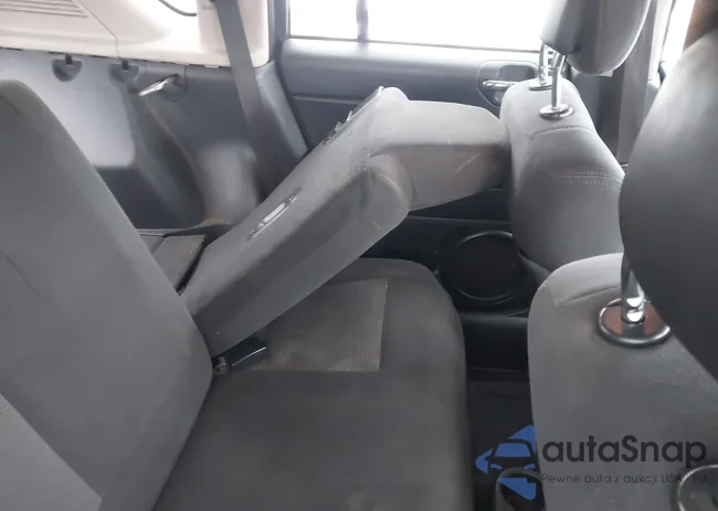 1C4NJDBB8FD437822: 44298313