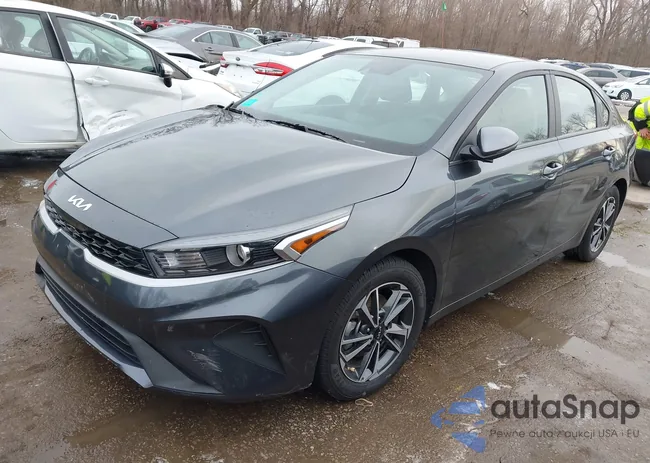 3KPF24AD4RE840414: 44298469