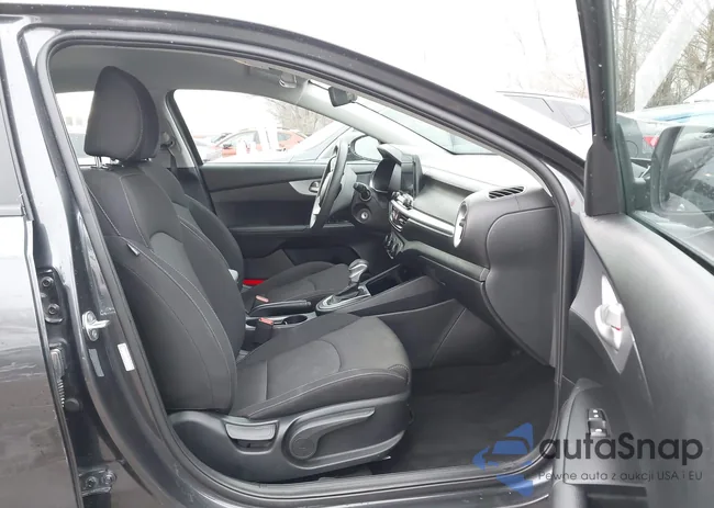 3KPF24AD4RE840414: 44298469