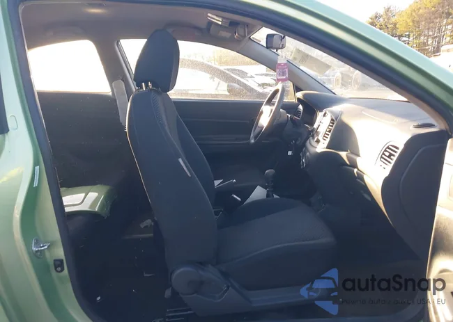 KMHCM3AC1BU193035: 44298557