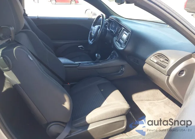 2C3CDZAG9GH352621: 44300122