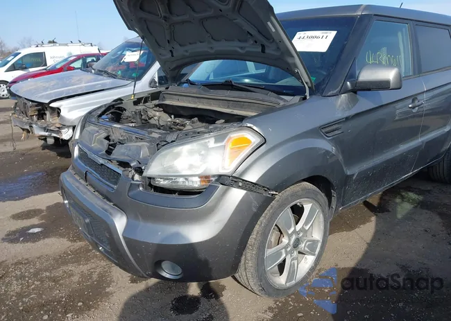 KNDJT2A2XB7232476: 44300611