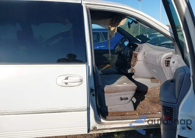 1C4GP64L6WB656508: 44299809