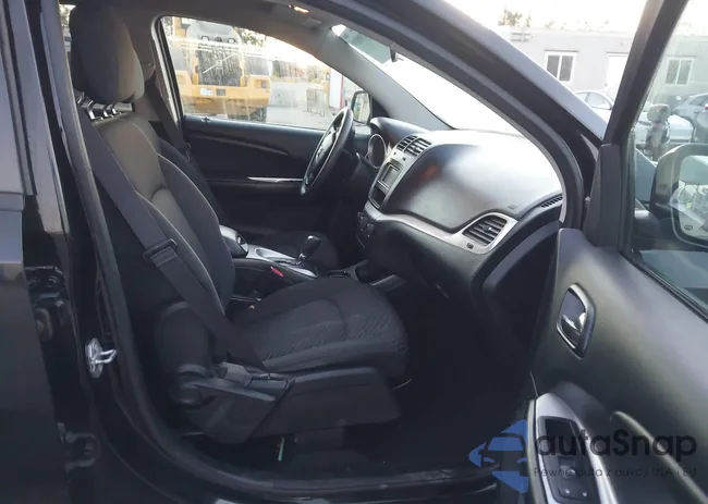 3C4PDCBG2HT511125: 44299819