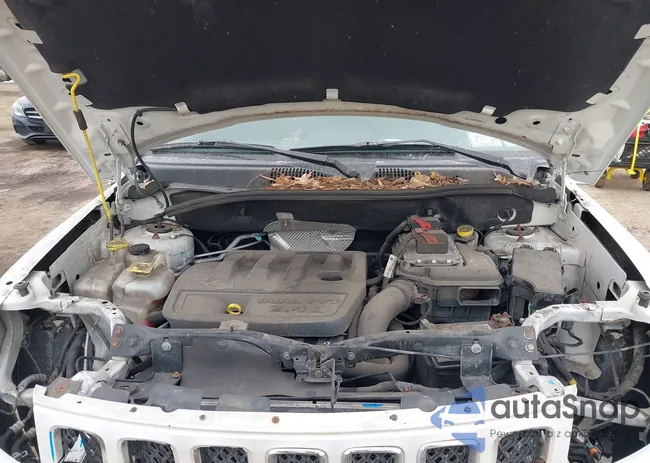 1C4NJDBB9GD751271: 44299912