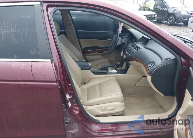 1HGCP3F8XBA024635: 44301059