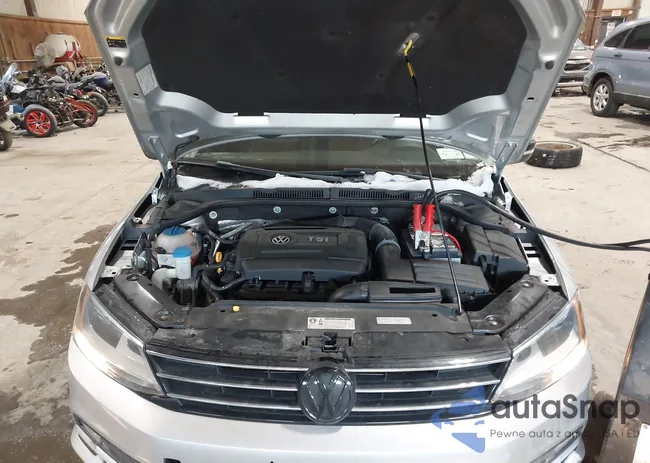 3VWD17AJXFM299353: 44301333