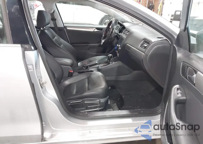 3VWD17AJXFM299353: 44301333