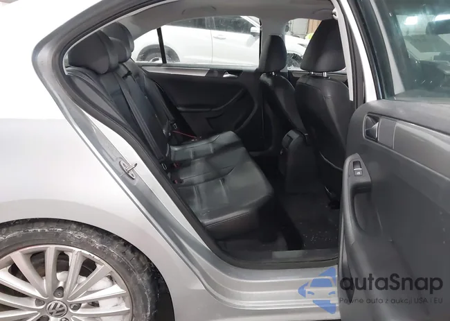 3VWD17AJXFM299353: 44301333