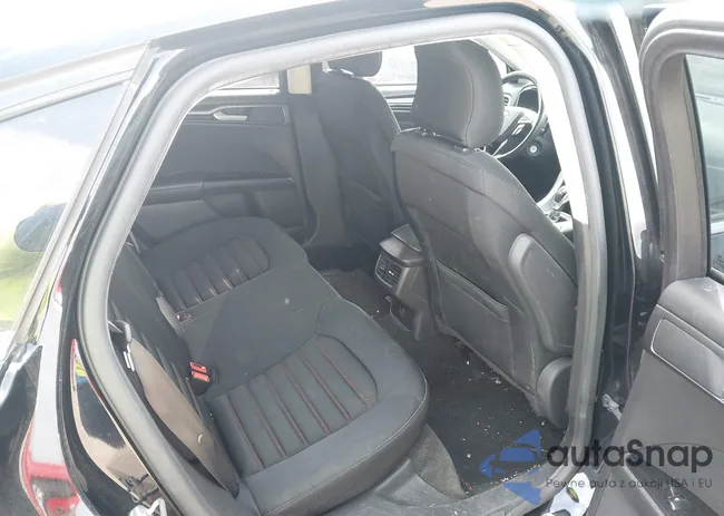 3FA6P0H75GR104796: 44301334