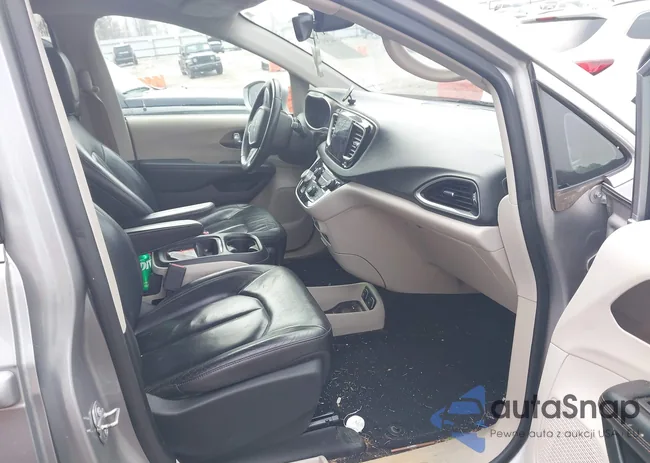 2C4RC1BG5HR654511: 44301362