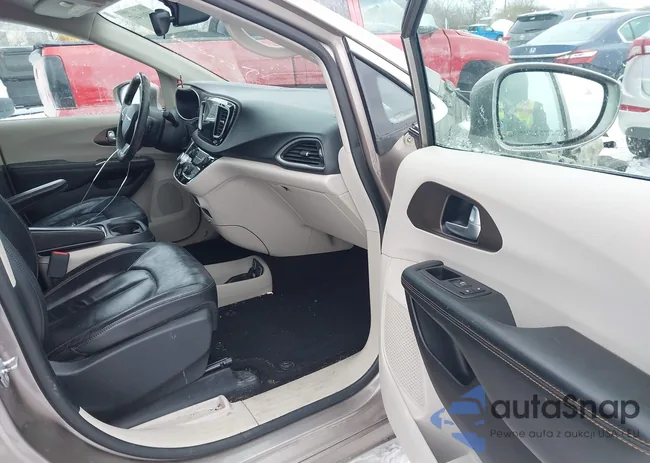 2C4RC1BG0HR576218: 44301407