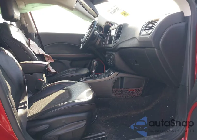 3C4NJDDB9LT196257: 44300832