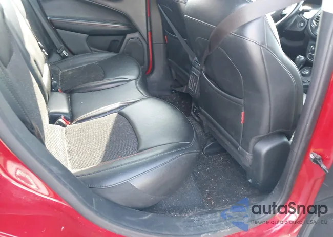 3C4NJDDB9LT196257: 44300832