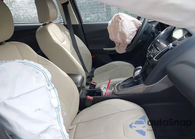 1FADP3J2XHL264244: 44301015