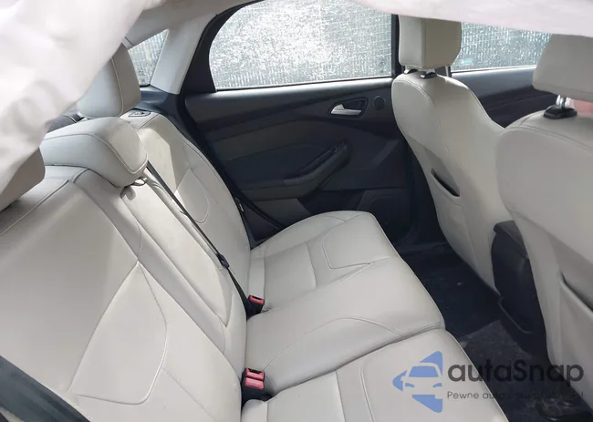 1FADP3J2XHL264244: 44301015