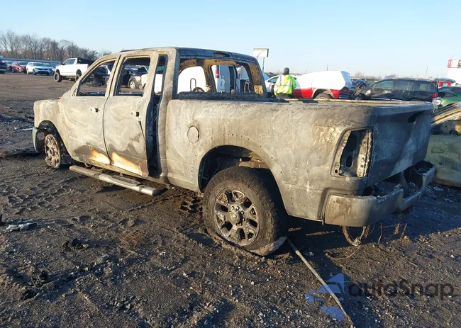 3C6UR5FL2NG184003: 44302261