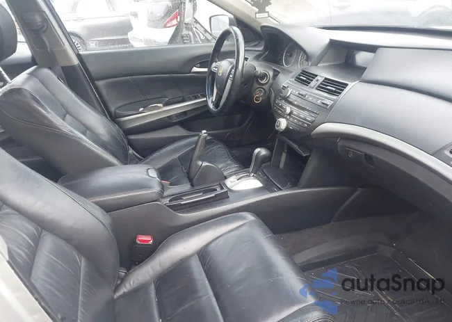 1HGCP26858A048778: 44302273