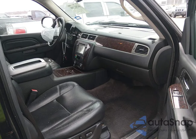 1GKS1EEF4CR303979: 44302390