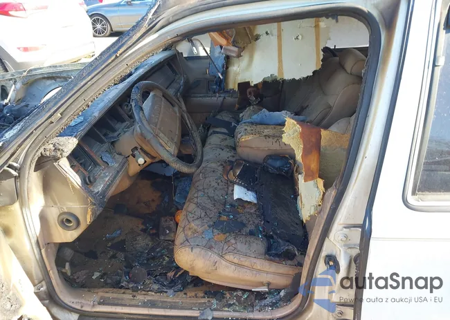 1LNLM82W7PY771113: 44302494