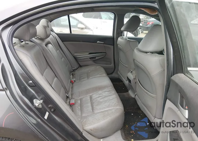 1HGCP2F8XAA067686: 44302548