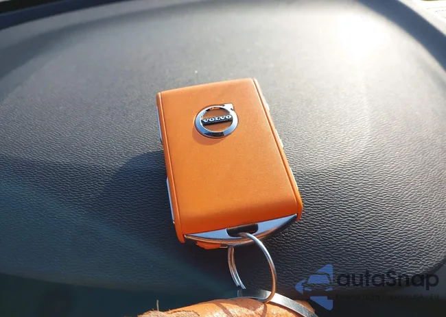 YV4AC2HM2N2642873: 44301749