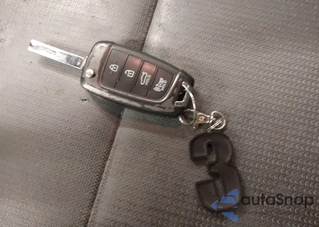 3KPC24A37JE033500: 44301806