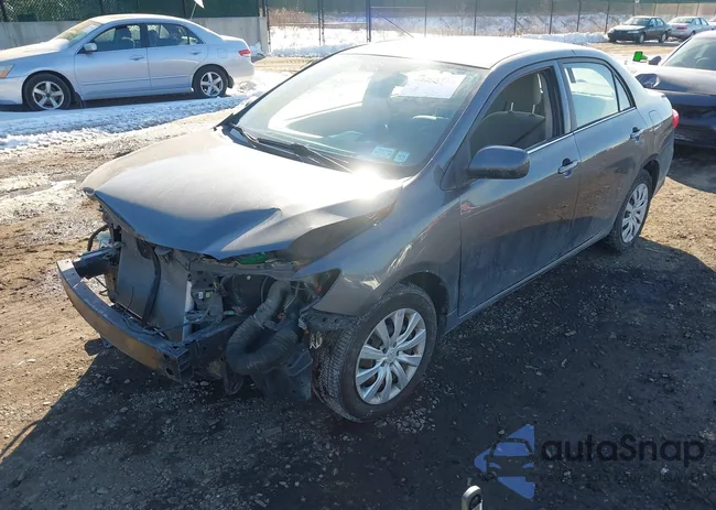 2T1BU4EE9DC945968: 44303332